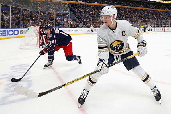 KD30分难救主！凯尔特人三分雨狂轰42分首节，太阳主场沦陷成背景板！